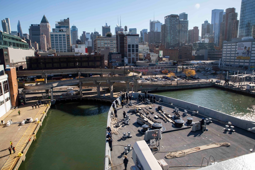 USS Arlington; II MEF Marines arrive for Veterans Day New York