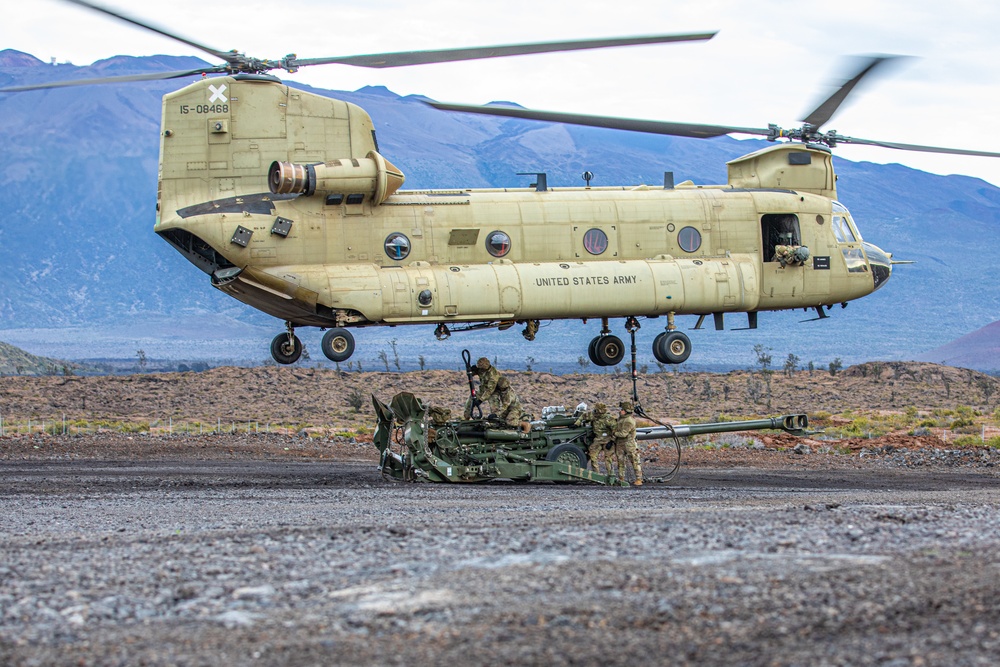 Senior Leaders observe CH-47 Chinook sling load a M777 Howitzer