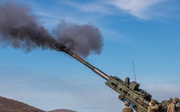 Senior Leaders observe live fire from the M777 Howitzer
