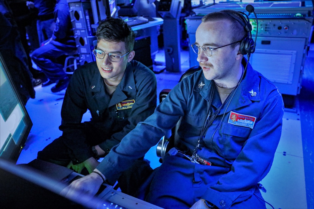 Sailors Monitor Contacts During Keen Sword