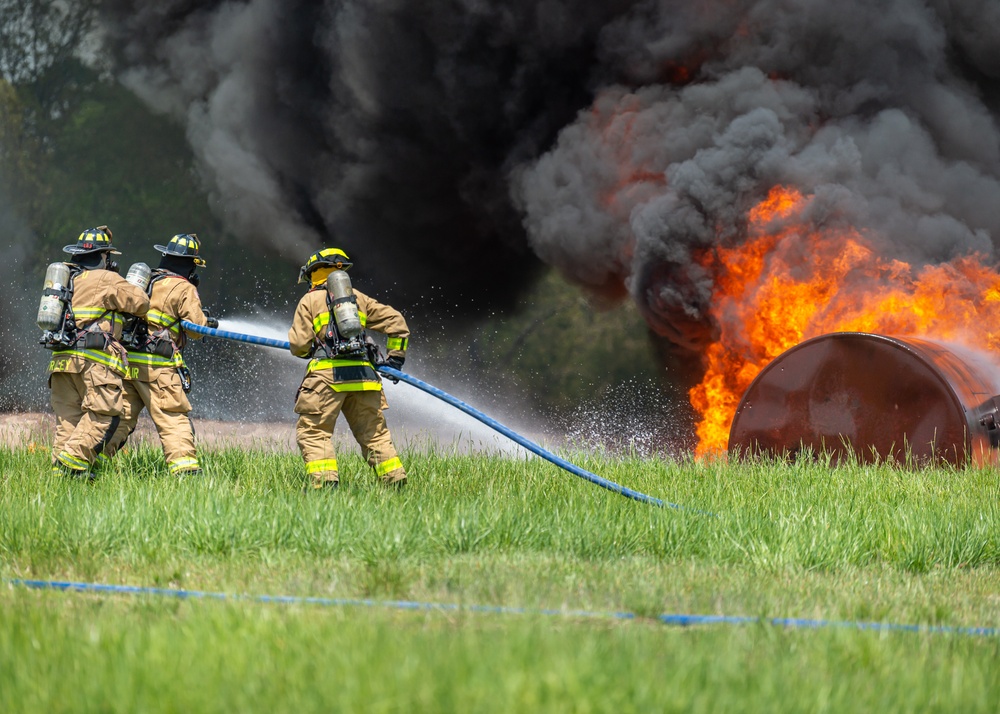 Fort Leonard Wood firefighters brave the heat for fuel-fire training