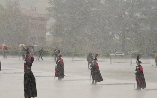 Italian Military Members Honor Fallen Soldiers on Armed Forces Day
