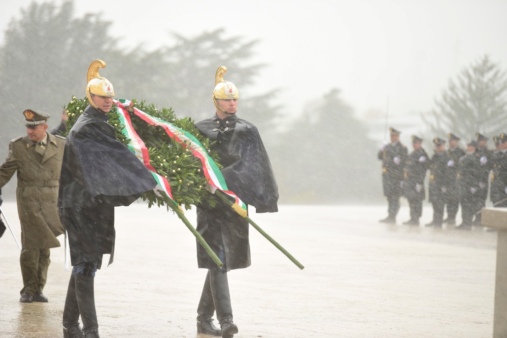 Italian Military Members Honor Fallen Soldiers on Armed Forces Day