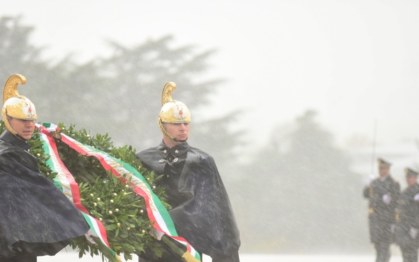 Italian Military Members Honor Fallen Soldiers on Armed Forces Day