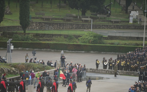Italian Military Members Honor Fallen Soldiers on Armed Forces Day