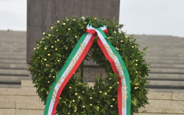 Italian Military Members Honor Fallen Soldiers on Armed Forces Day