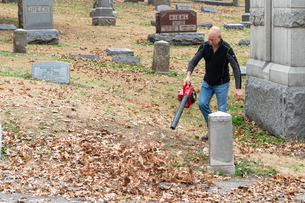 Airmen cleanup local cemetery