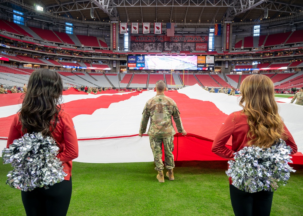 DVIDS - Images - Military members participate Salute to Service game at  State Farm Stadium [Image 1 of 6]