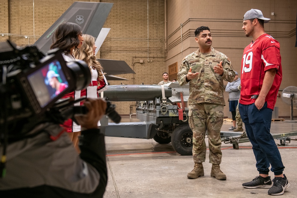 AZ Cardinals visit Luke in salute to service