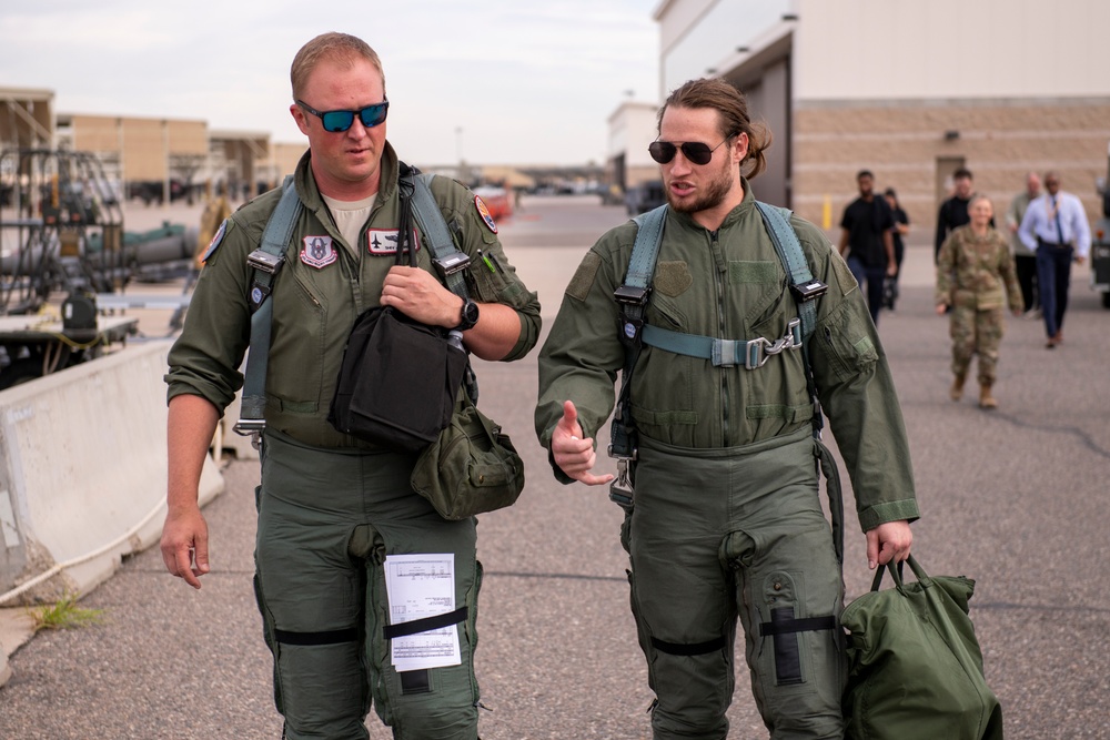 AZ Cardinals visit Luke in salute to service