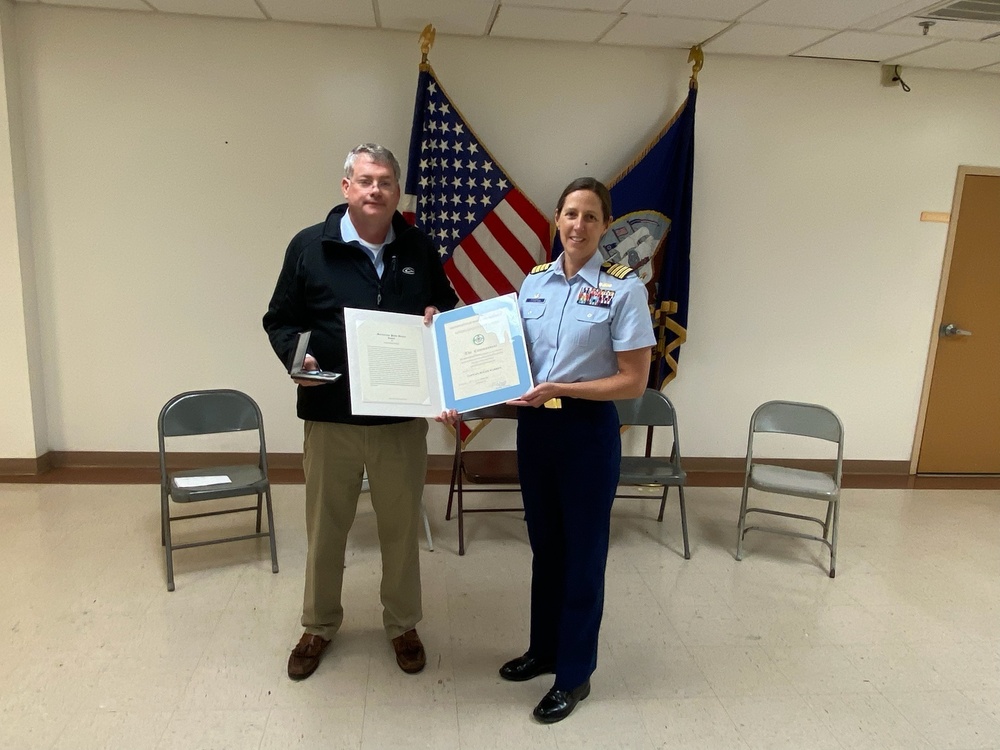 Coast Guard issues public service awards to mariners for courageous fire response in Norfolk, Virginia