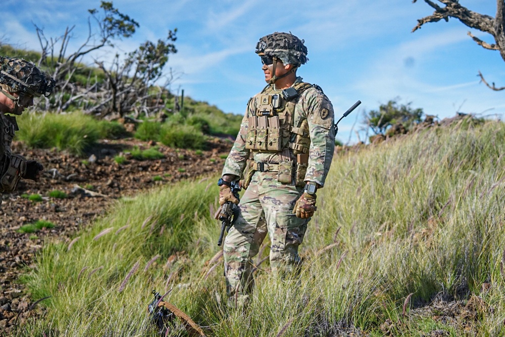 Senior Leaders observe Soldiers maneuver