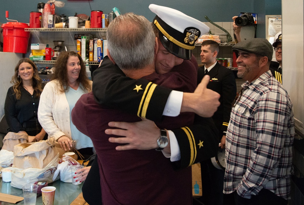 DVIDS Images Arlington Sailor visits firehouse and family to honor