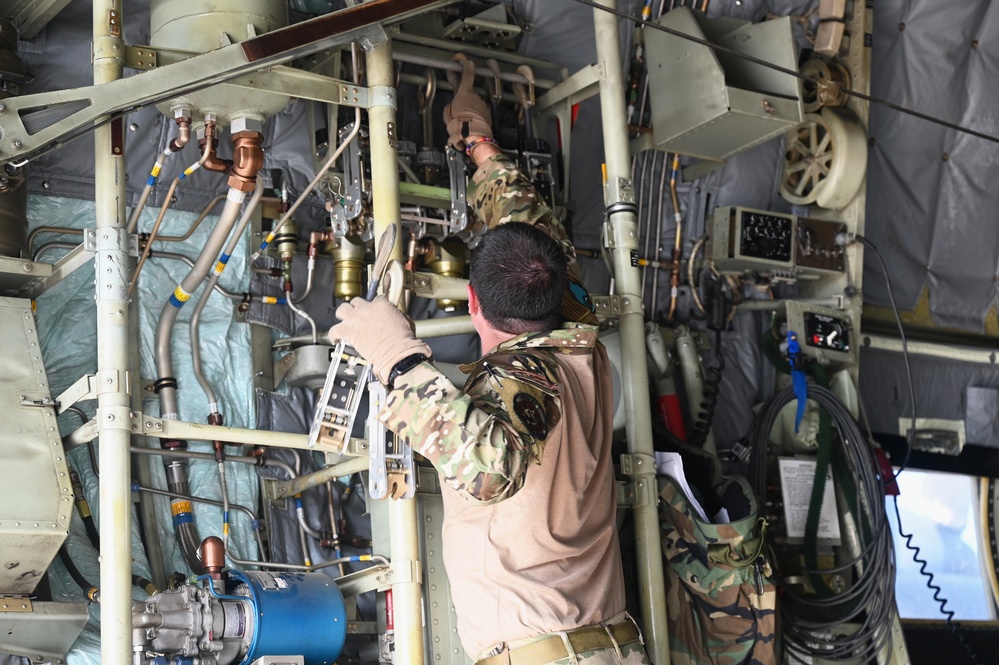 75th EAS supports EARF and airlift mission