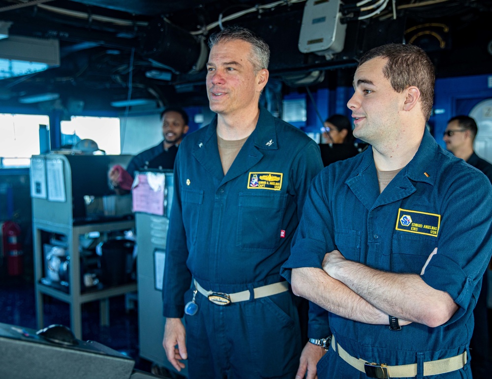 USS Chancellorsville Conducts a Replenishment-at-sea