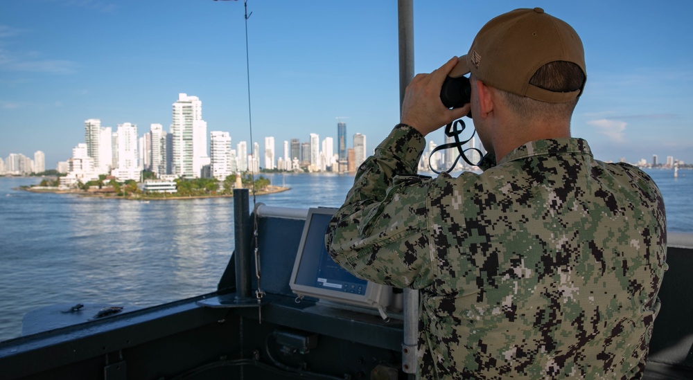 USNS Comfort Arrives in Colombia