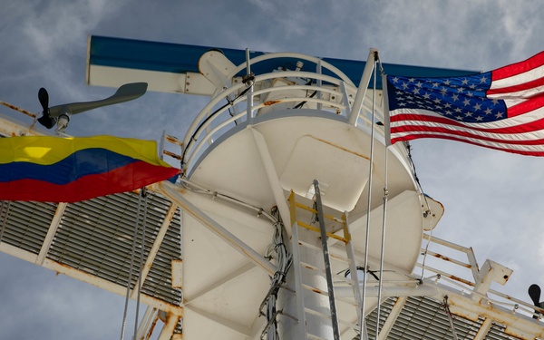 USNS COMFORT ARRIVES IN COLOMBIA