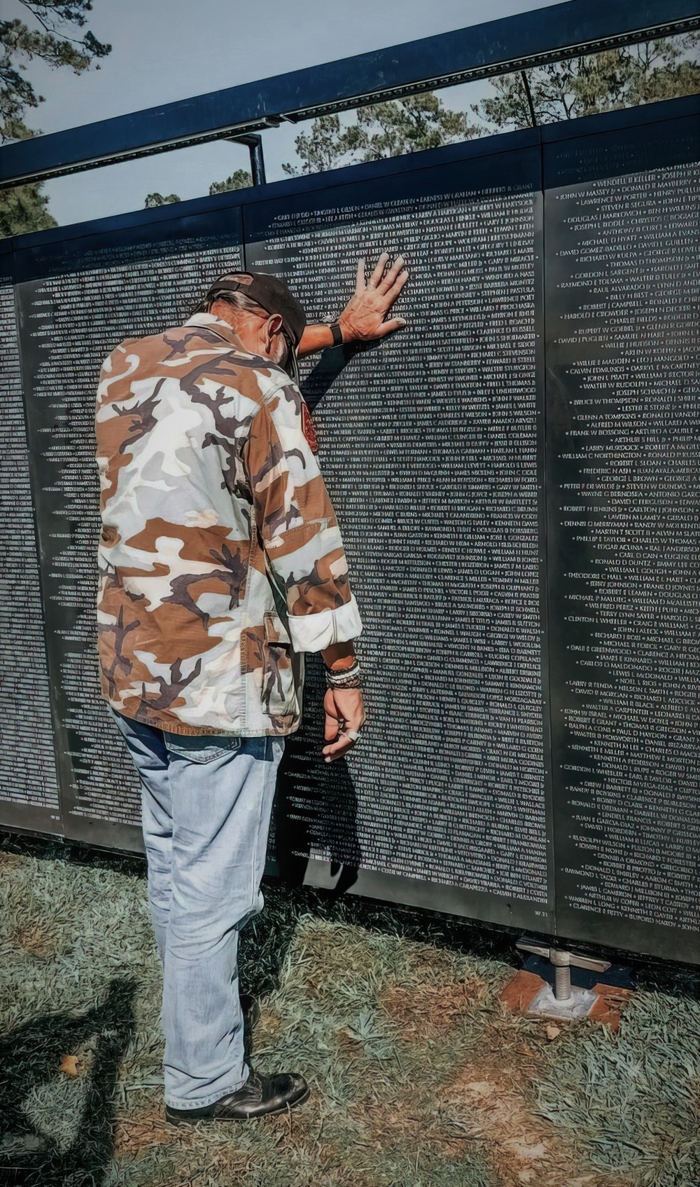 More Than Mere Names: 75th Innovation Command Master Sergeant restores honor to Vietnam War Veterans at Wall That Heals