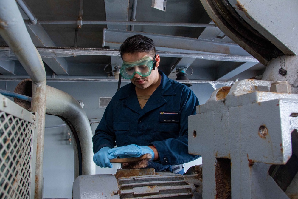 USS Ronald Reagan (CVN 76) conducts routine maintenance