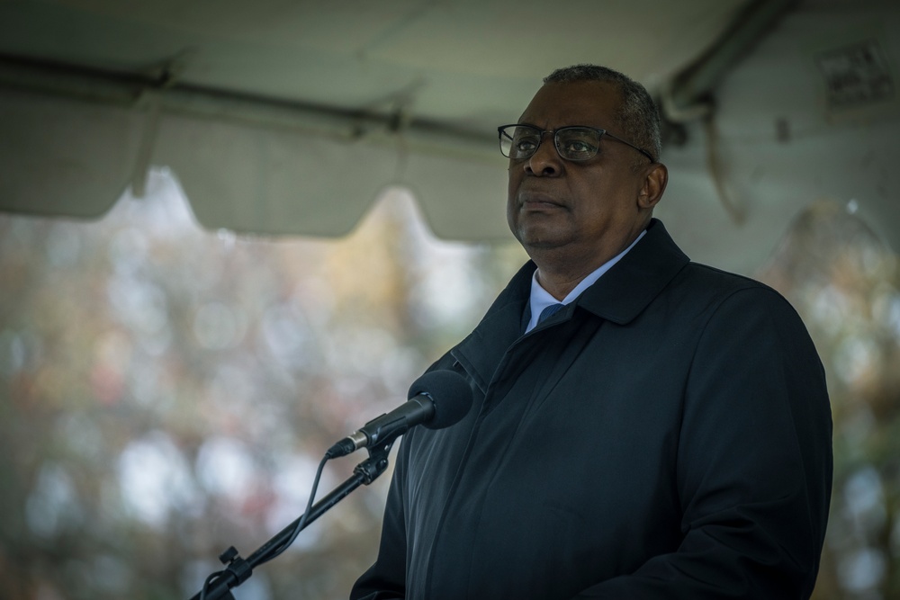 SECDEF Attends Veterans Day Observance at the Vietnam Veterans Memorial