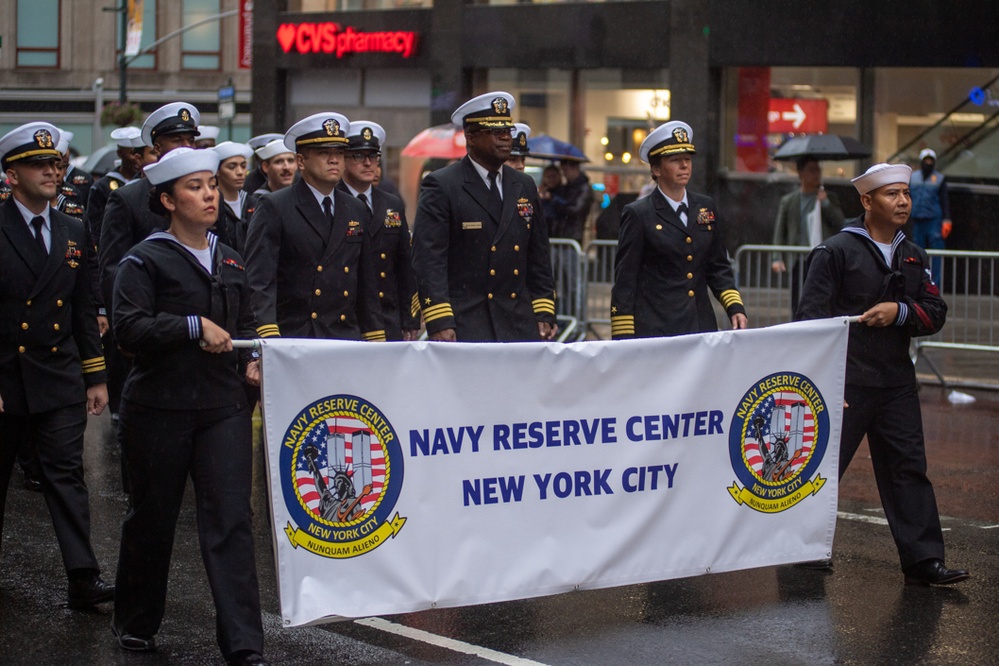 NY Veterans Day Parade in rain honors service members