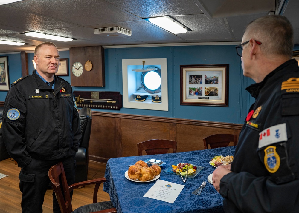 2nd Fleet vice commander visits HMCS Montreal (FFH 336)