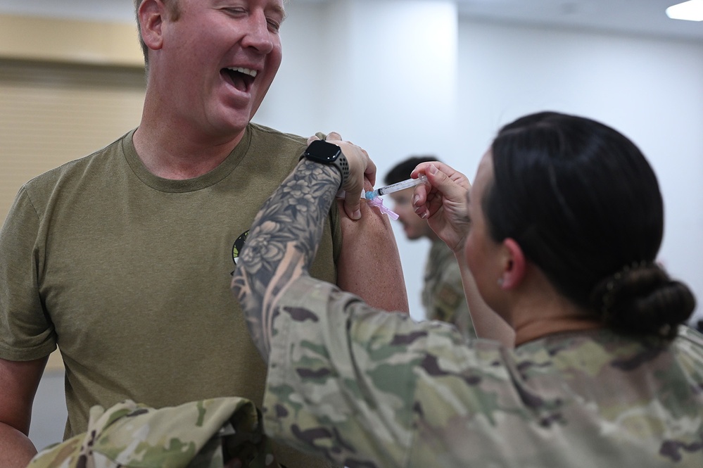 380 EMDS provides flu vaccine to deployed members