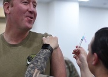 380 EMDS provides flu vaccine to deployed members