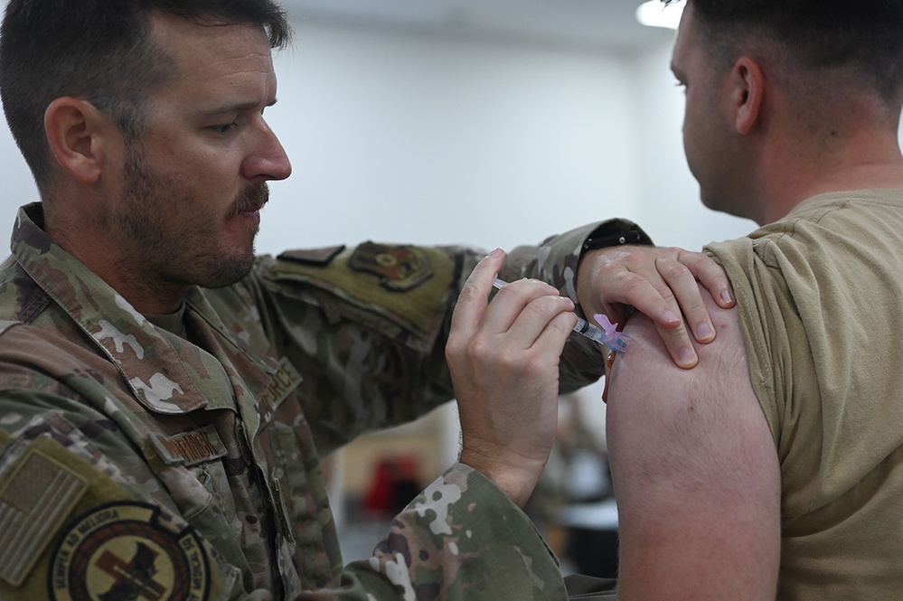 380 EMDS provides flu vaccine for deployed members