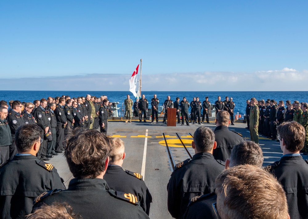 2nd Fleet vice commander visits HMCS Montreal (FFH 336)