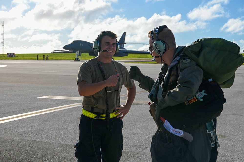 B-1B Lancers/A-10C Thunderbolts fly aerial integration sortie over Pacific Ocean