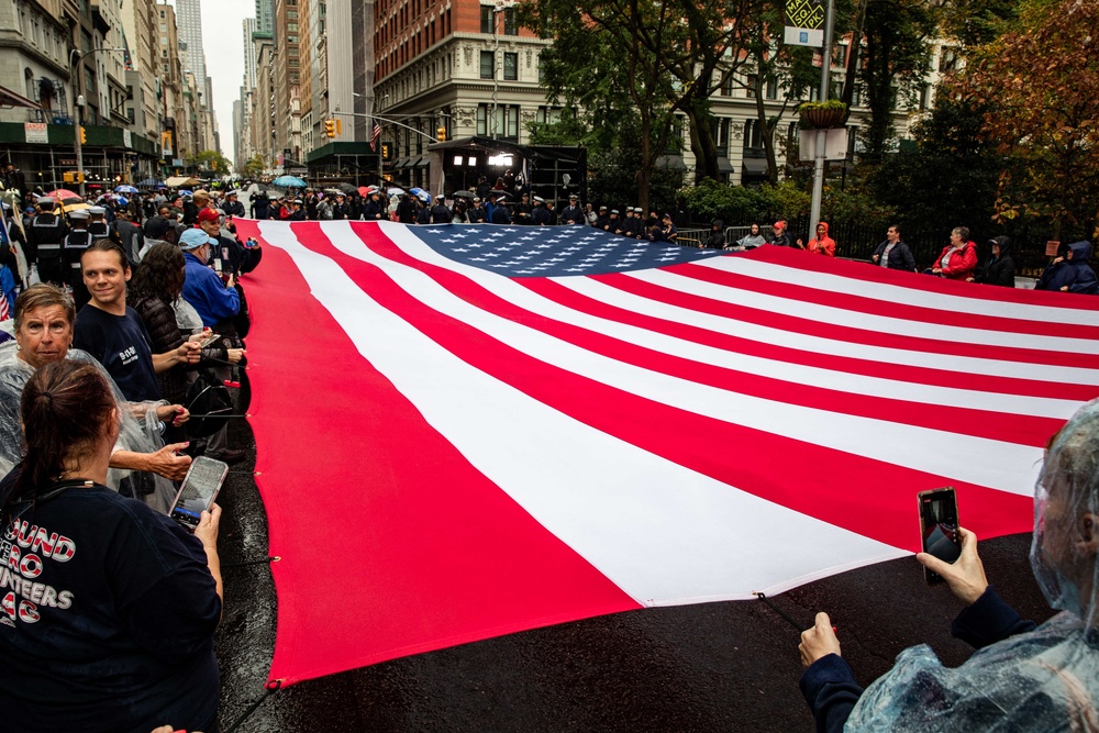 USS Arlington Sailors; II MEF Marines participate in New York City Veterans Day Parade