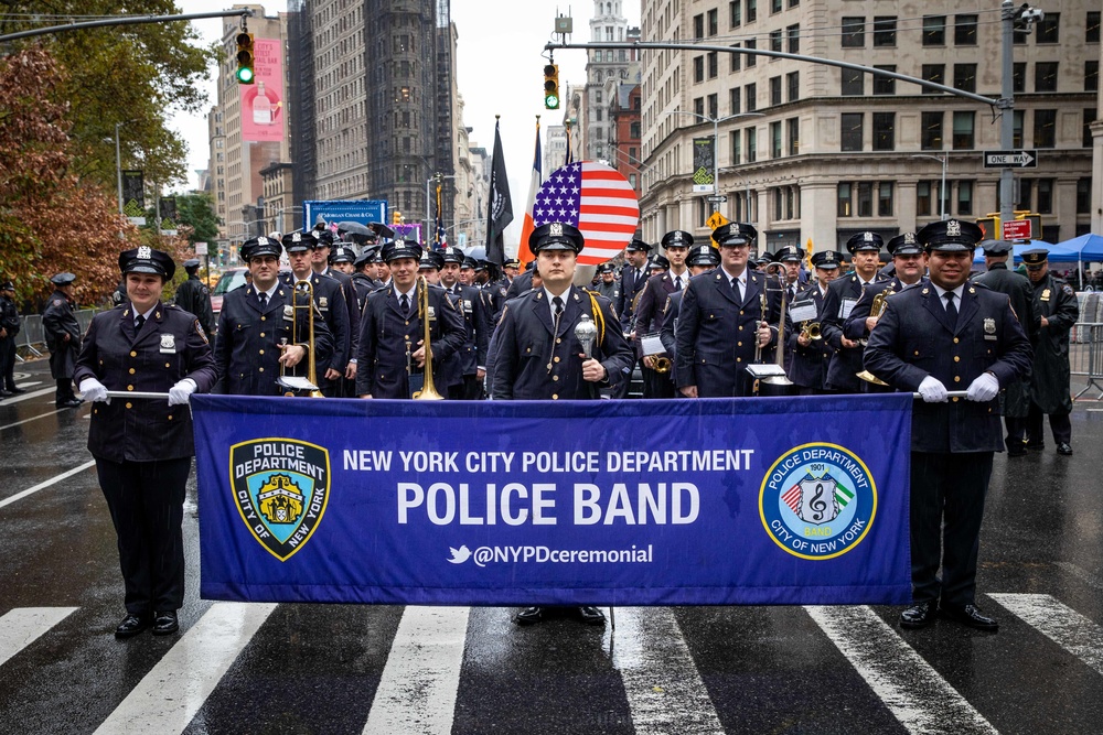 USS Arlington Sailors; II MEF Marines participate in New York City Veterans Day Parade