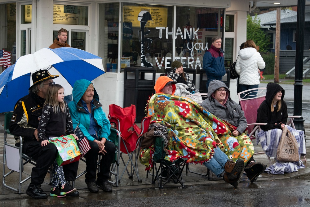 Oregon National Guard Honors Veterans during 71st Annual Linn County Veterans Day Parade
