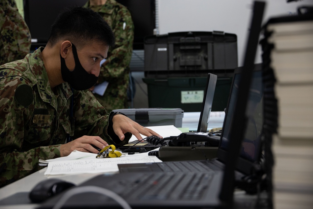 U.S. Marines, JGSDF members work together in BGTCC