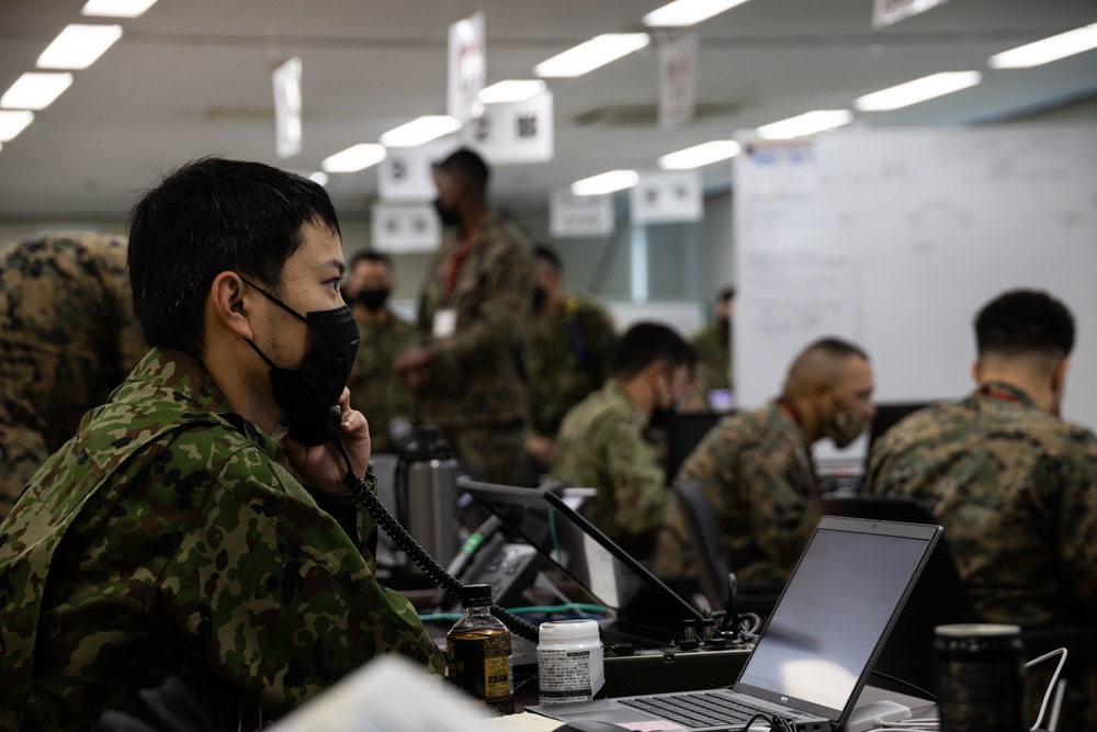 U.S. Marines, JGSDF members work together in BGTCC