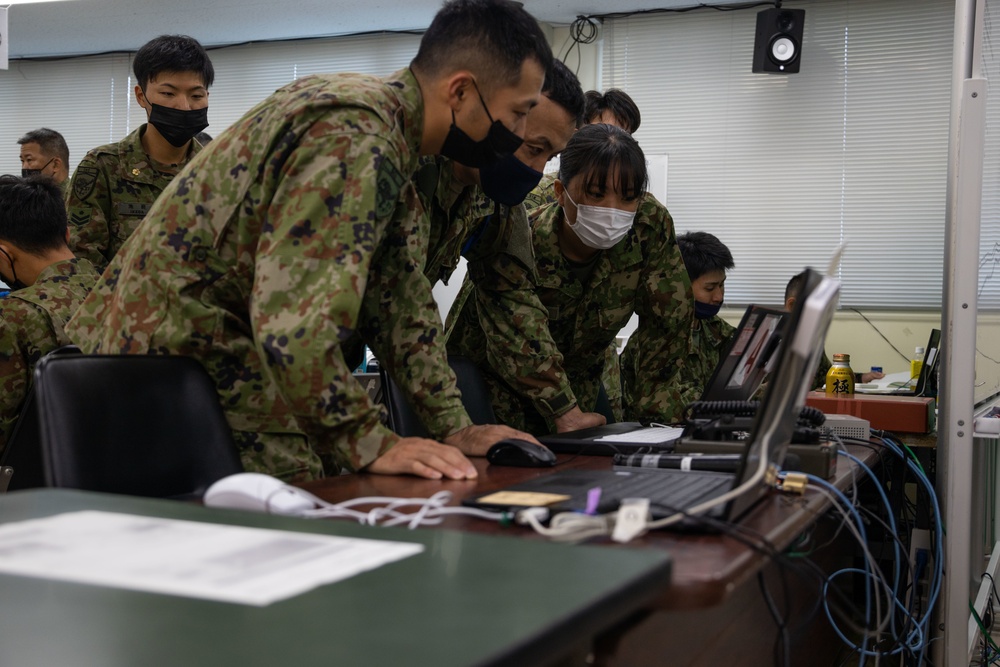 U.S. Marines, JGSDF members work together in BGTCC