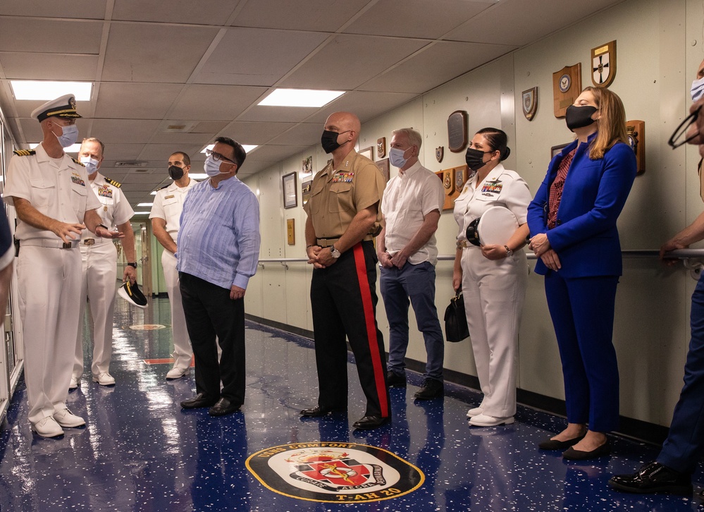 Lt. Gen. David Bellon visits USNS Comfort during Continuing Promise 2022