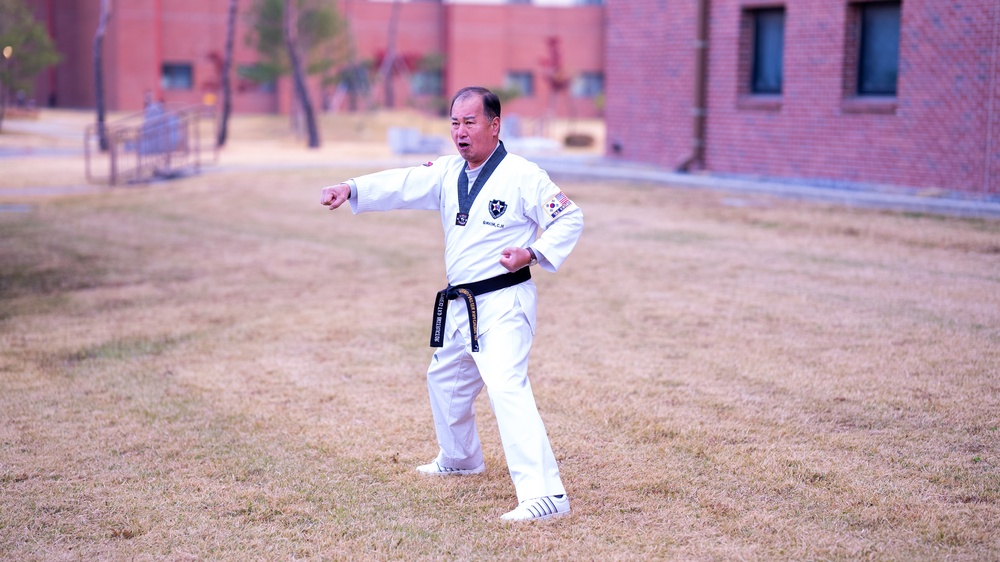 HHC Soldiers get trained on Taekwondo