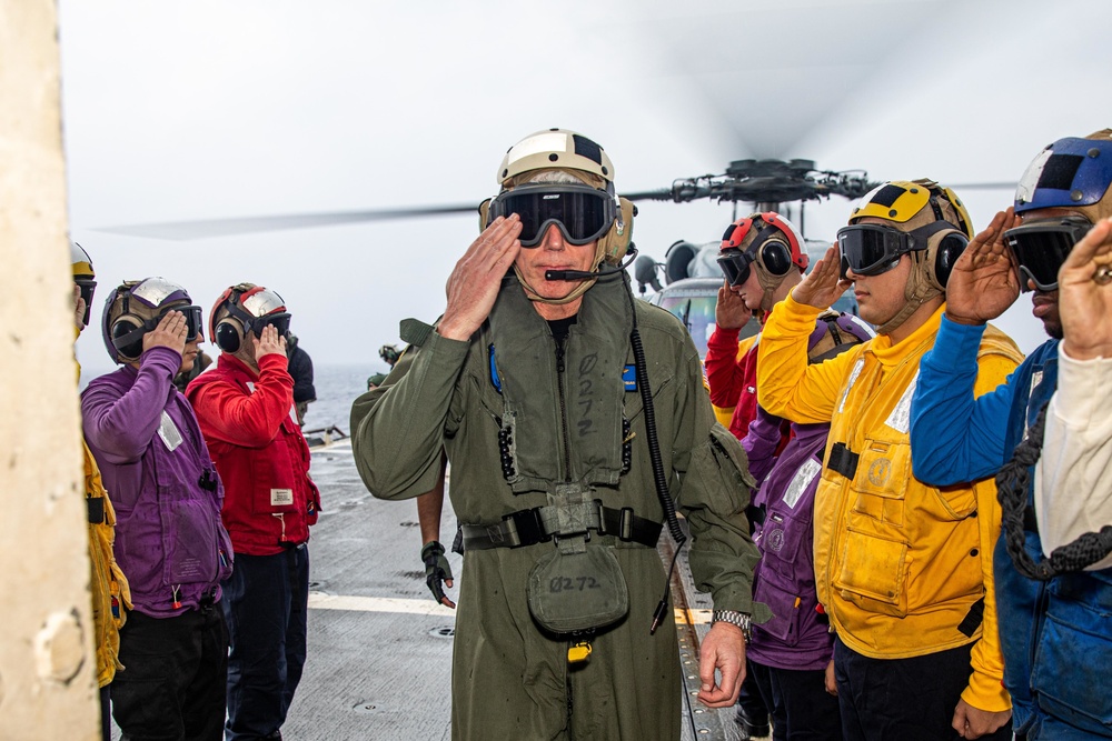 Commander, 7th Fleet Visits USS Chancellorsville