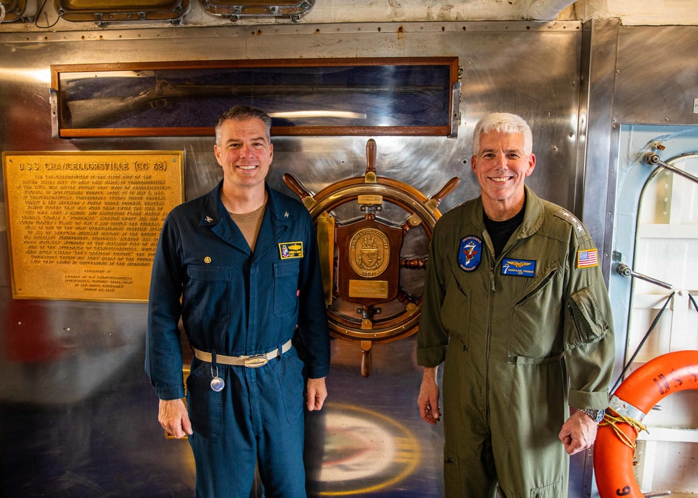 Commander, 7th Fleet Visits USS Chancellorsville