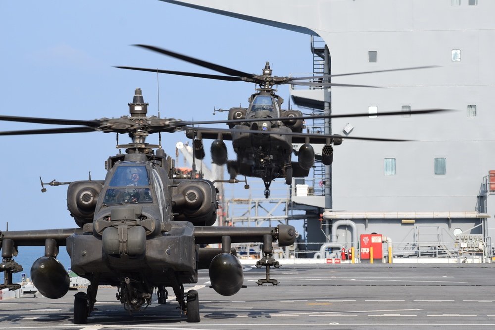 36th CAB Conducts Deck Landing Qualifications in Persian Gulf