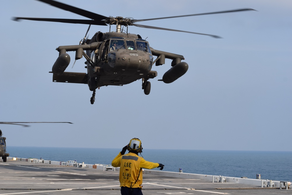 36th CAB Conducts Deck Landing Qualifications in Persian Gulf