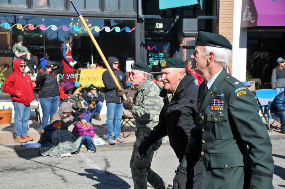 Leavenworth Veterans Day parade 2022