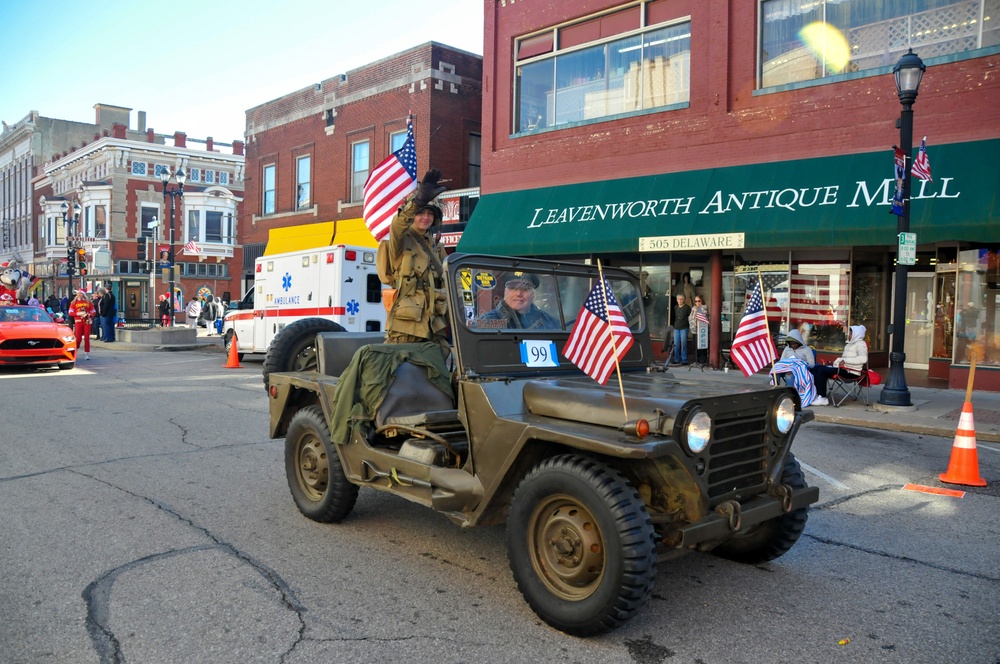 Leavenworth veterans day parade