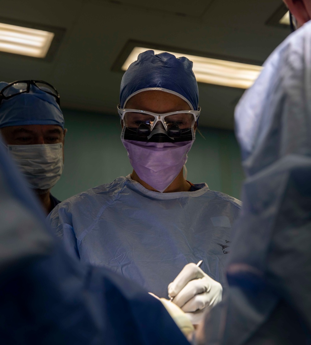 COMFORT PERFORMS SURGERY ON COLOMBIAN CITIZENS IN NEED