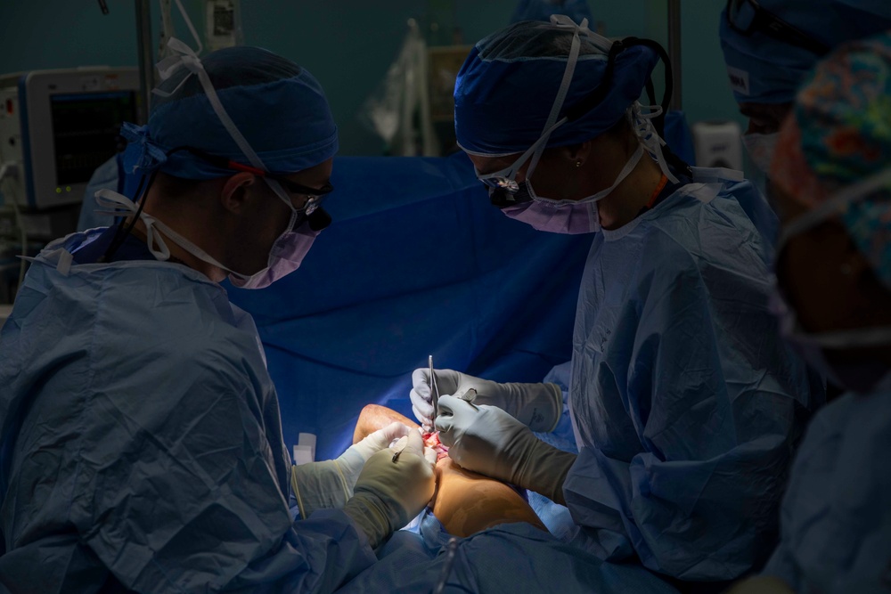 COMFORT PERFORMS SURGERY ON COLOMBIAN CITIZENS IN NEED