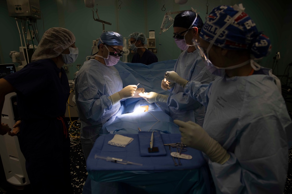 COMFORT PERFORMS SURGERY ON COLOMBIAN CITIZENS IN NEED