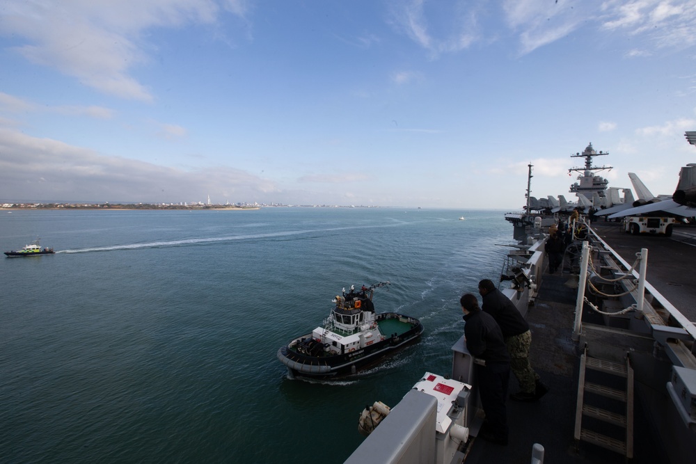 USS Gerald R. Ford (CVN 78) Pulls into Portsmouth, U.K.