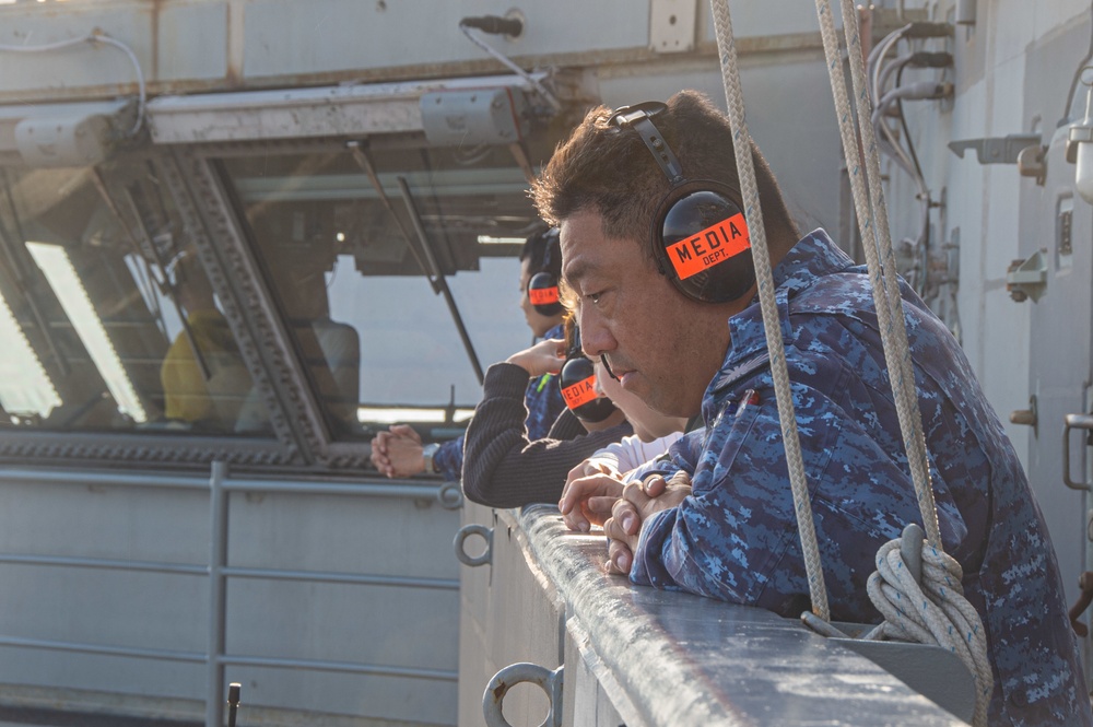 USS Ronald Reagan (CVN 76) greets Distinguished Visitors